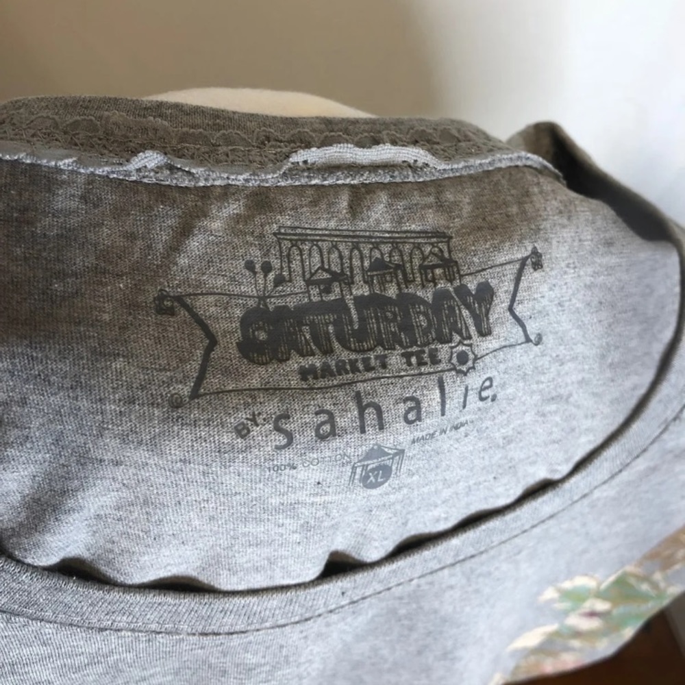 Grey, short sleeve Saturday Market Tee - Picture 3 of 3